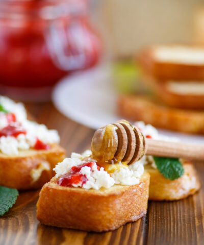 Γλυκιά μπρουσκέτα με φέτα