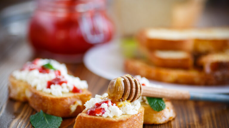 Γλυκιά μπρουσκέτα με φέτα