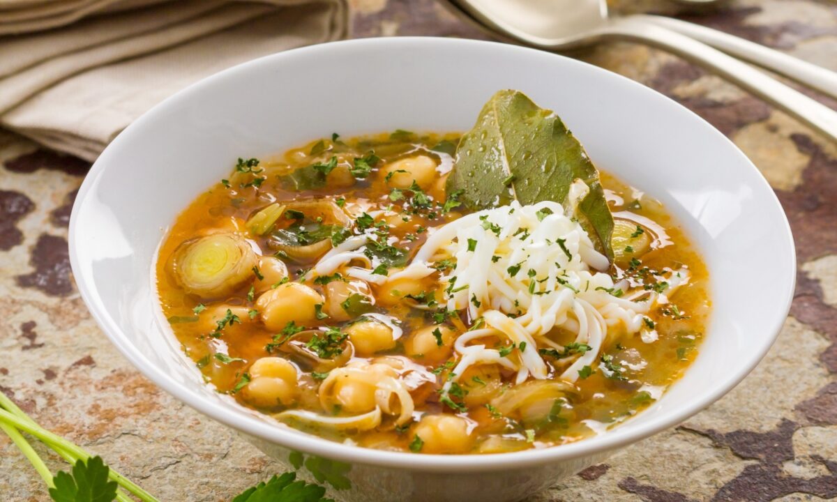 Συνταγή για ρεβίθια λεμονάτα με πράσο στην κατσαρόλα