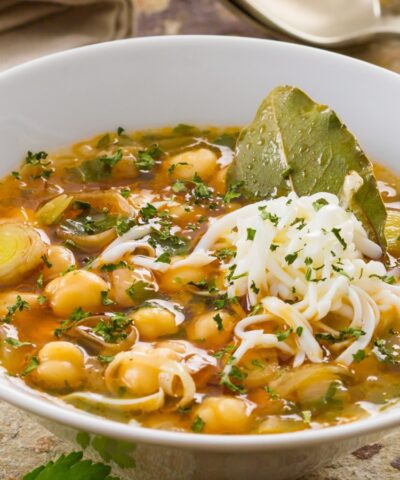 Συνταγή για ρεβίθια λεμονάτα με πράσο στην κατσαρόλα