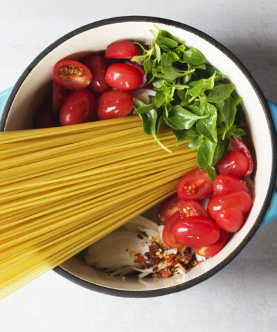 Σπαγγέτι με ντοματίνια και σπανάκι