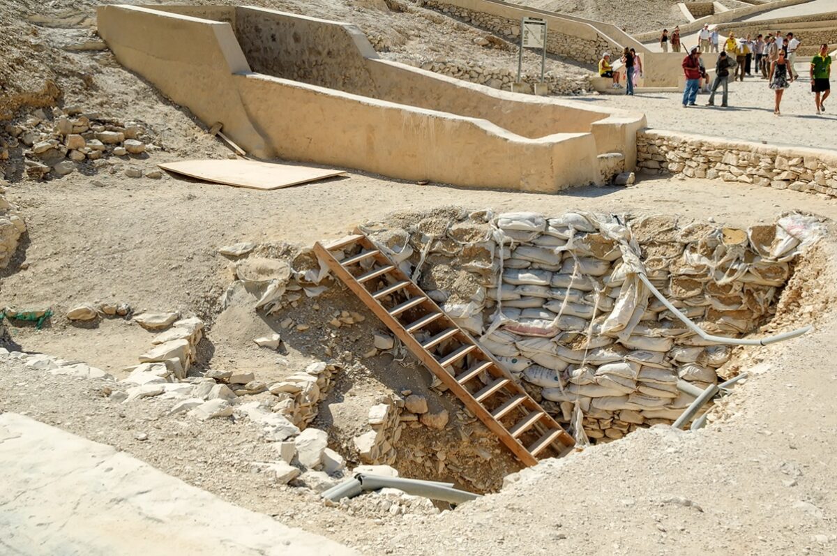 Αίγυπτος: Όταν ο εκλιπών είναι φιλαναγνώστης και επιθυμεί να πάρει μαζί του στην αιώνια ζωή την Ιλιάδα του Ομήρου
