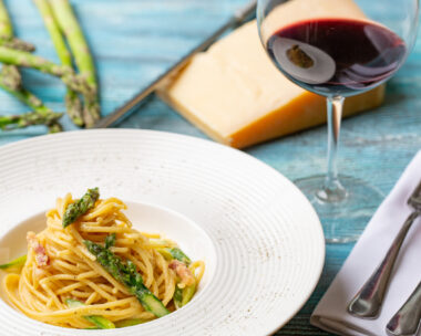 Carbonara με σπαράγγια