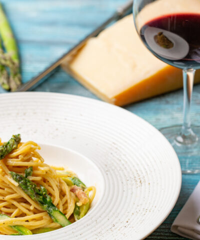Carbonara με σπαράγγια