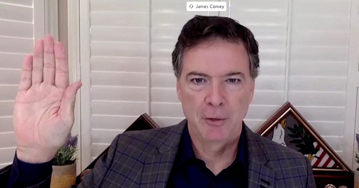 Ελεύθερος ο πρώην διευθυντής του FBI Τζέιμς Κόμι που κατηγορείται ότι απείλησε τη ζωή του Τραμπ