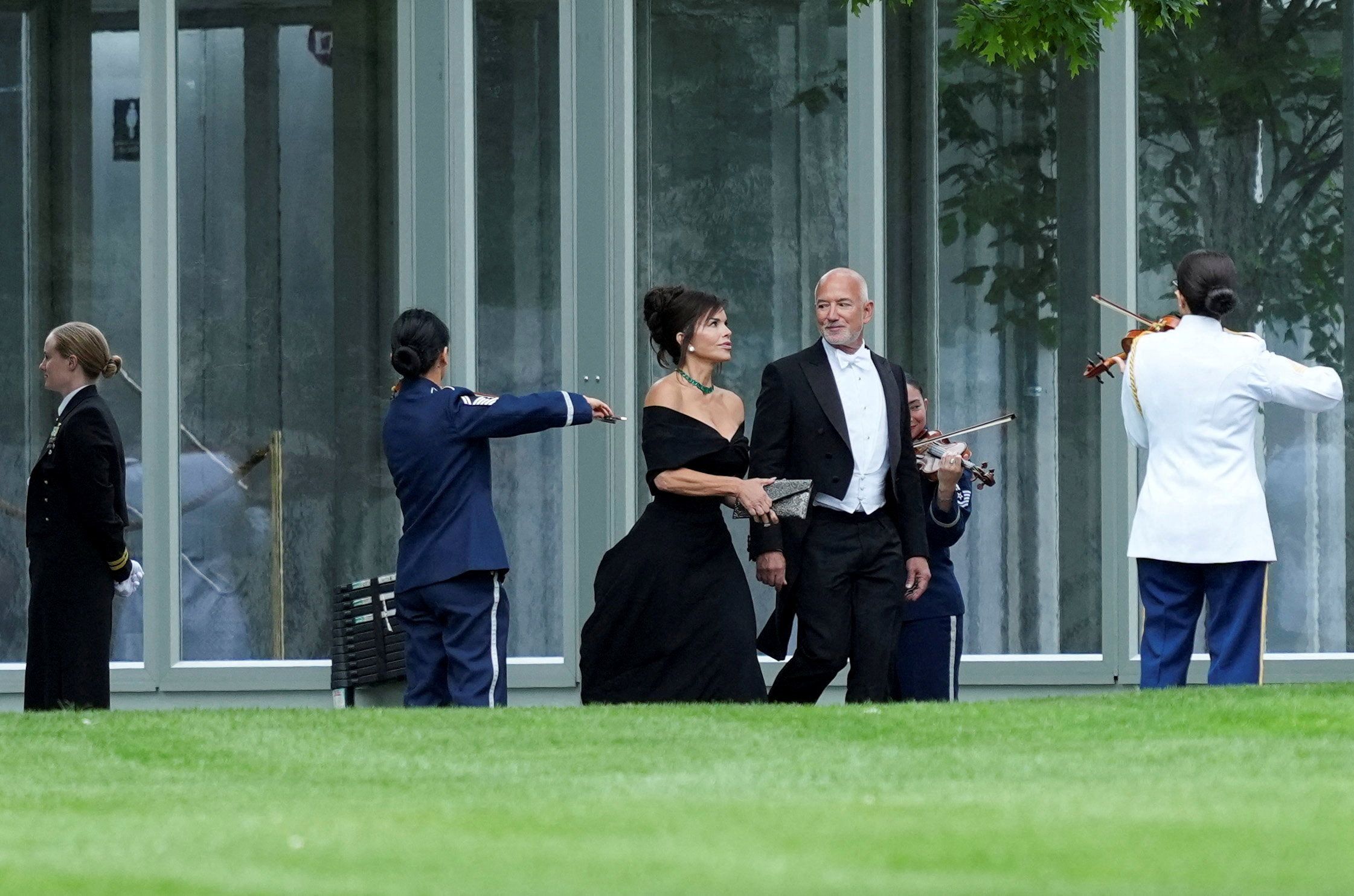 Ο Τζεφ Μπέζος της Amazon με την γυναίκα του Λόρεν Σάντσεθ