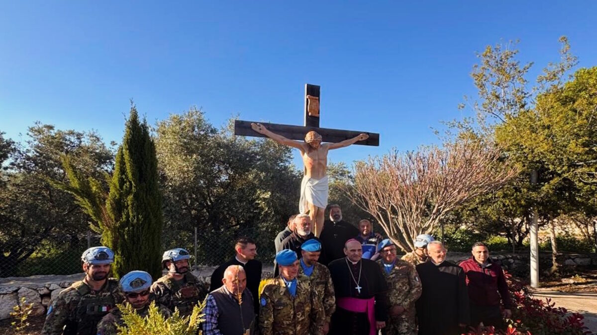 Το νέο άγαλμα του Ιησού των Ιταλών κυανόκρανων