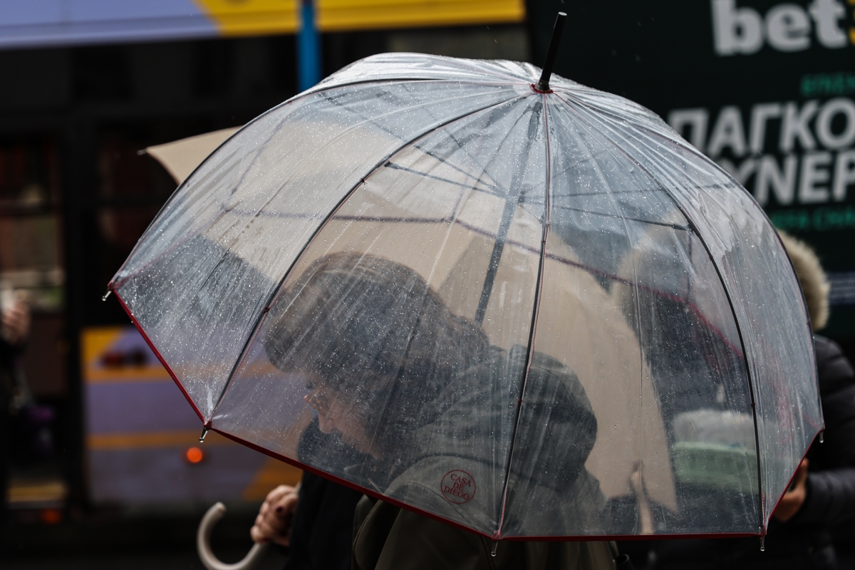 Καιρός αύριο: Τοπικές βροχές και πτώση της θερμοκρασίας - Χιόνια στα ορεινά