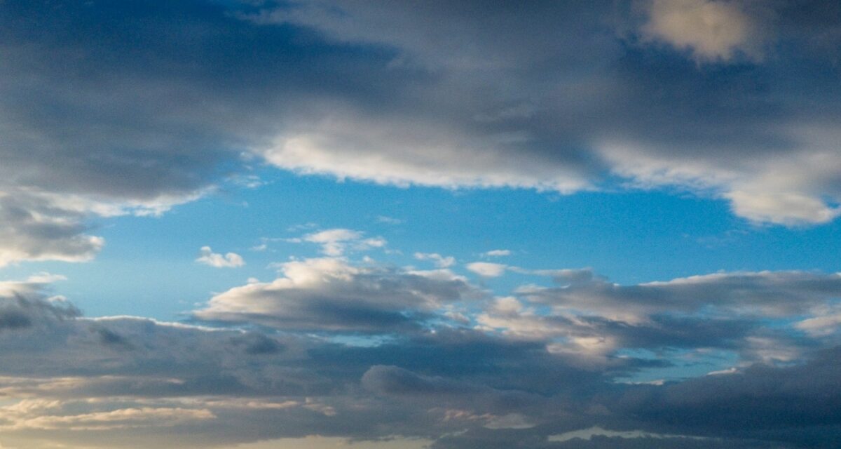 Καιρός - Κολυδάς: Τέλος η αφρικανική σκόνη - Αστάθεια με συννεφιές και τοπικές βροχές