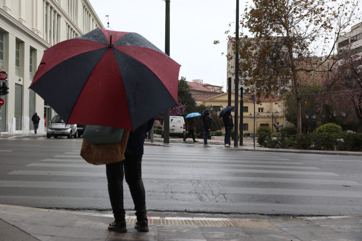 Καιρός σήμερα: Βροχές σε Αθήνα και Θεσσαλονίκη