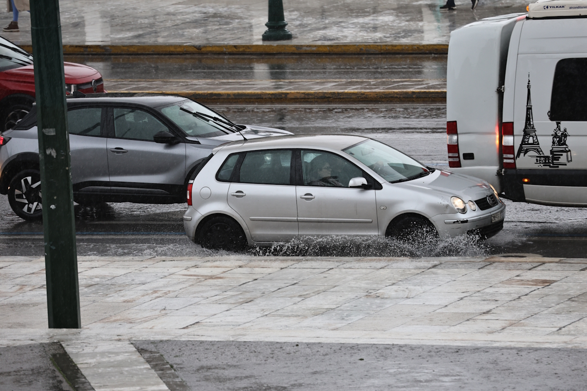 Καιρός σήμερα: Βροχές και καταιγίδες στα βόρεια, λίγα σύννεφα στην υπόλοιπη χώρα