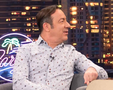 Ο Σωτήρης Καλυβάτσης απέναντι από τον Γρηγόρη Αρναούτογλου