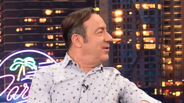 Ο Σωτήρης Καλυβάτσης απέναντι από τον Γρηγόρη Αρναούτογλου