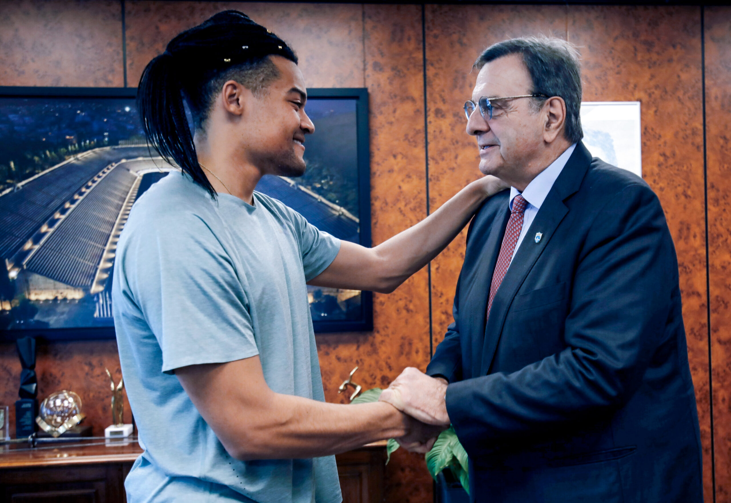 Ο Εμμανουήλ Καραλής με τον Ισίδωρο Κούβελο