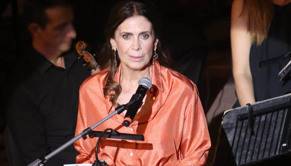 Κατερίνα Διδασκάλου: Βανδάλισαν αφίσα και αφαίρεσαν το πρόσωπό της – «Είναι ανατριχιαστικό», είπε η ηθοποιός