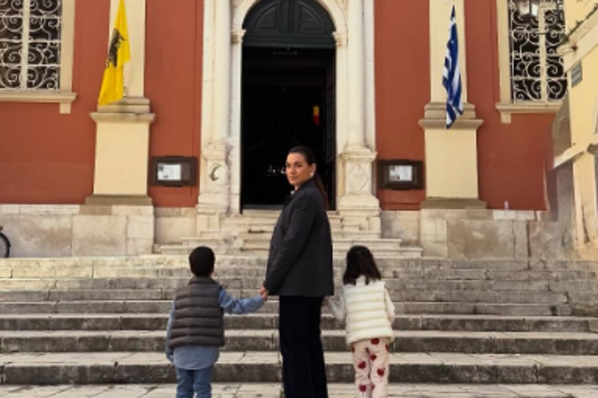 Η Όλγα Κεφαλογιάννη με τα παιδιά της