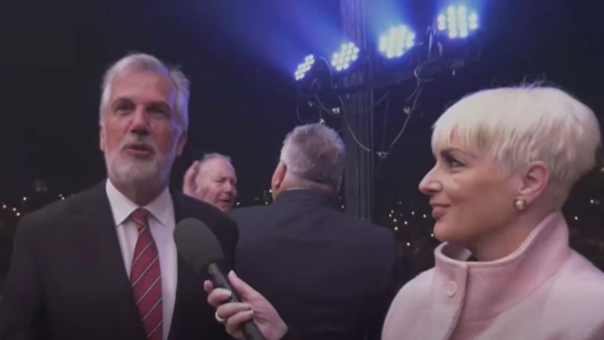 Ο δήμαρχος Κεντρικής Κέρκυρας Στέφανος Πουλημένος με τη δημοσιογράφο του Start TV