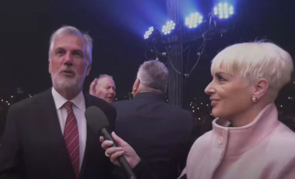 Ο δήμαρχος Κεντρικής Κέρκυρας Στέφανος Πουλημένος με τη δημοσιογράφο του Start TV