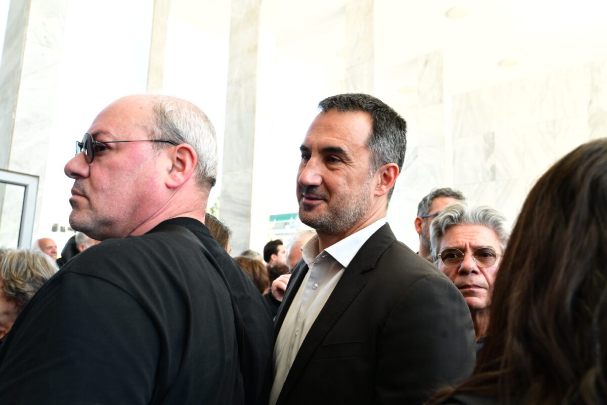 Πολιτική κηδεία του Βασίλη Ρίζου, γιου της πρώην υπουργού και βουλευτή της Νέας Αριστεράς Θεανώς Φωτίου, από το Α' Νεκροταφείο της Αθήνας, Μεγάλη Τετάρτη 8 Απριλίου 2026. Ο 48χρονος Βασίλης Ρίζος πέθανε, έπειτα από ανακοπή καρδιάς. (ΤΑΤΙΑΝΑ ΜΠΟΛΑΡΗ