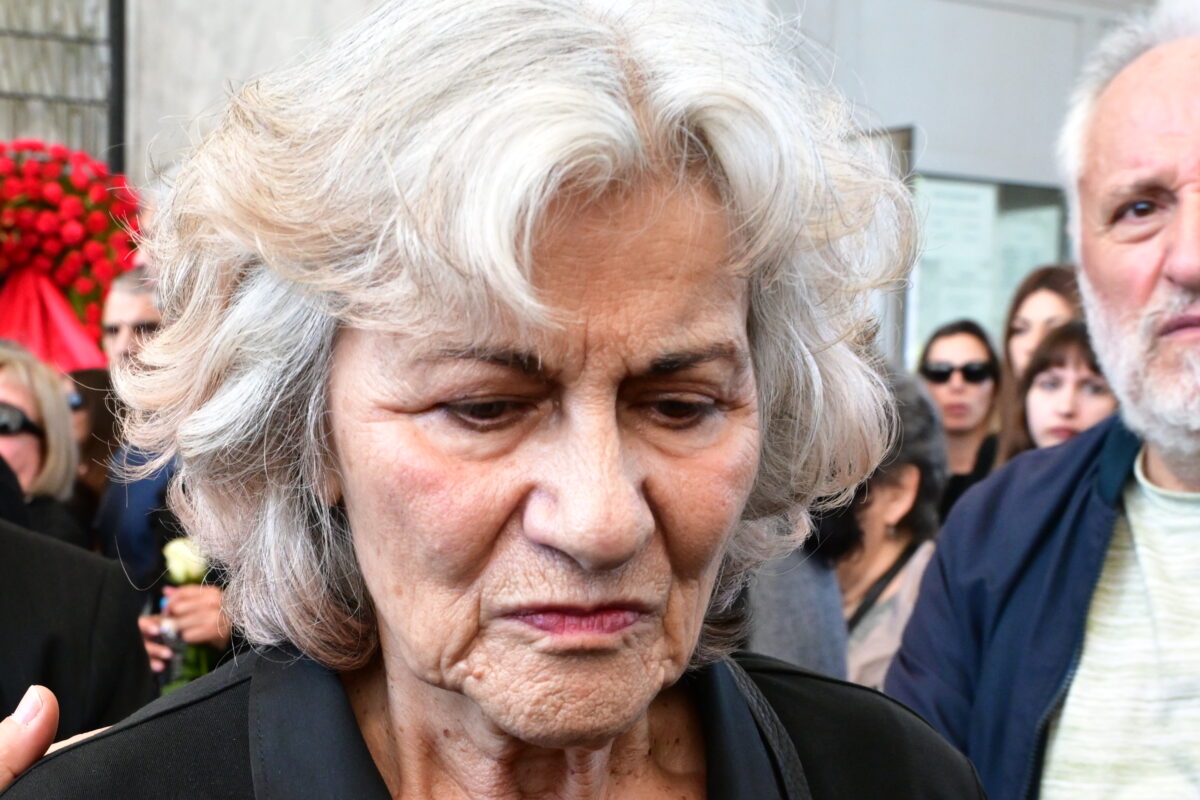 Πολιτική κηδεία του Βασίλη Ρίζου, γιου της πρώην υπουργού και βουλευτή της Νέας Αριστεράς Θεανώς Φωτίου, από το Α' Νεκροταφείο της Αθήνας, Μεγάλη Τετάρτη 8 Απριλίου 2026. Ο 48χρονος Βασίλης Ρίζος πέθανε, έπειτα από ανακοπή καρδιάς. (ΤΑΤΙΑΝΑ ΜΠΟΛΑΡΗ