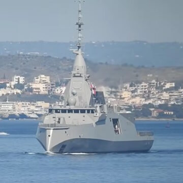 Η φρεγάτα Κίμων στον Πειραιά