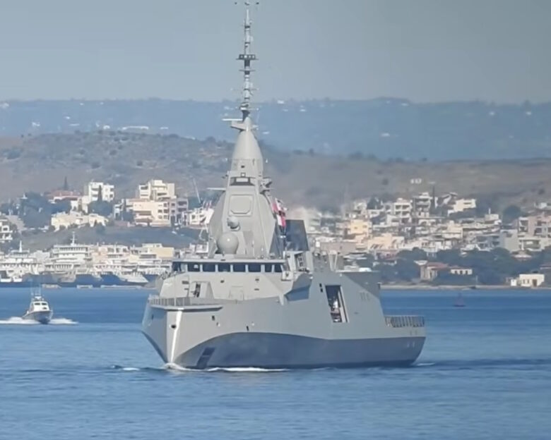 Η φρεγάτα Κίμων στον Πειραιά