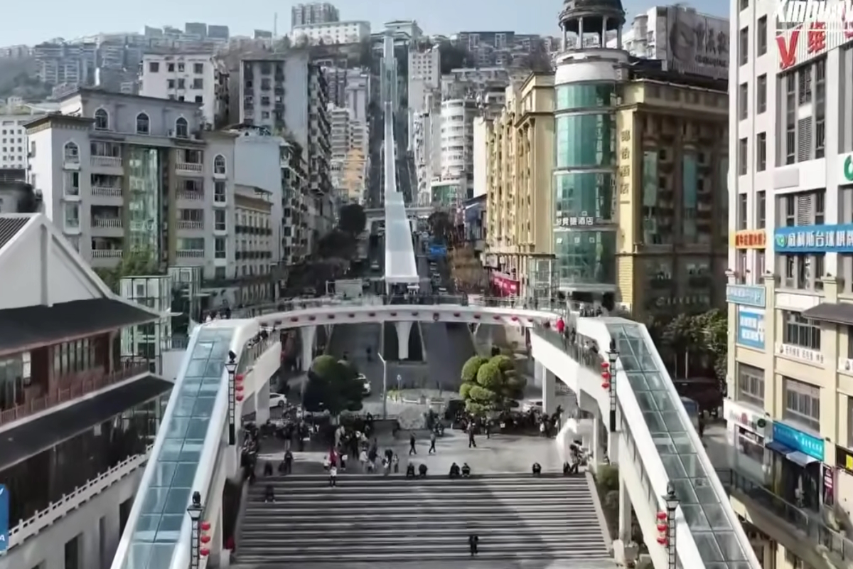 Η τεράστια κυλιόμενη σκάλα στην Κίνα