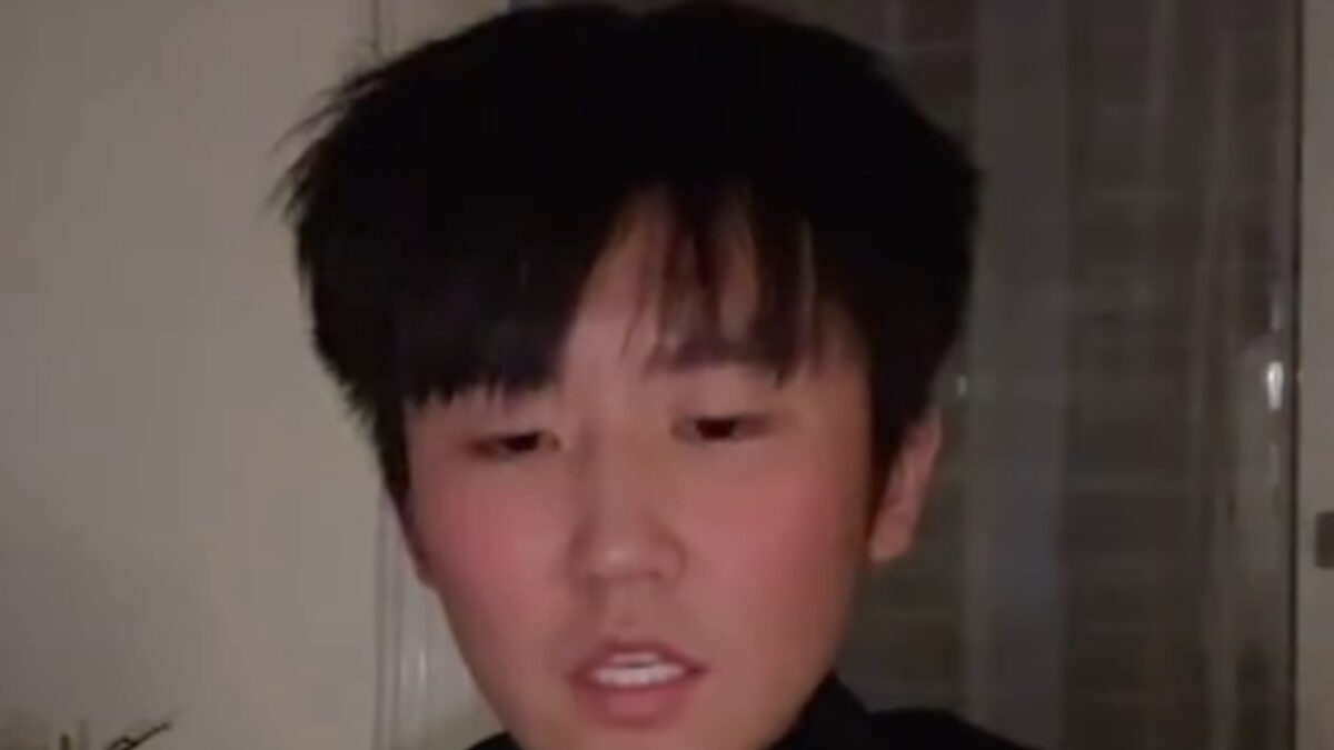 Ο Κινέζος που τραγούδησε το «Παραμυθιάζομαι» του Παντελή Παντελίδη