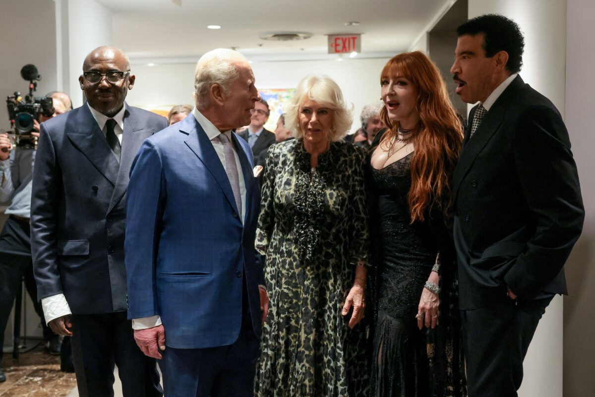 Κάρολος και Καμίλα στη Νέα Υόρκη: Τίμησαν τα θύματα της 11ης Σεπτεμβρίου και συναντήθηκαν με λαμπερά πρόσωπα όπως η Σάρα Τζέσικα Πάρκερ και η Αννα Γουίντουρ