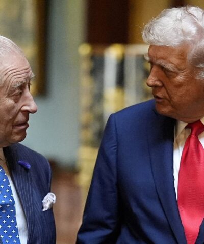 O Ντόναλντ Τραμπ και ο βασιλιάς Κάρολος