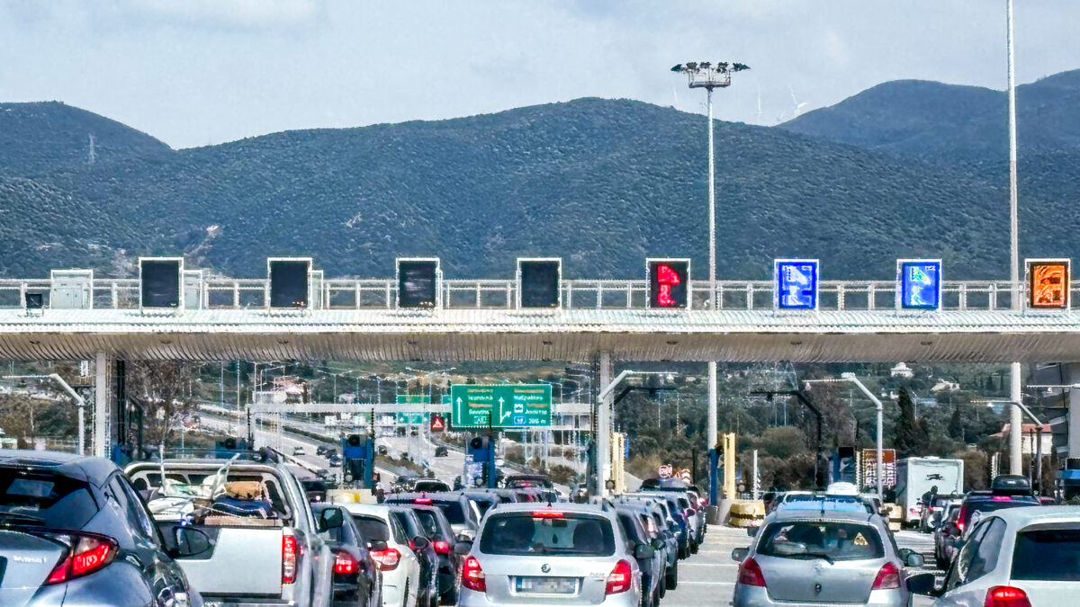 Αυξημένη η κίνηση στα διόδια της γέφυρας Ρίου Αντιρρίου