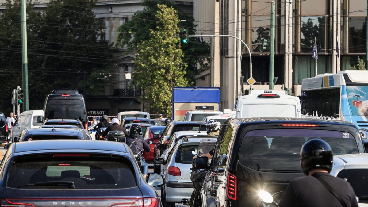 Κίνηση οχημάτων στο κέντρο της Αθήνας