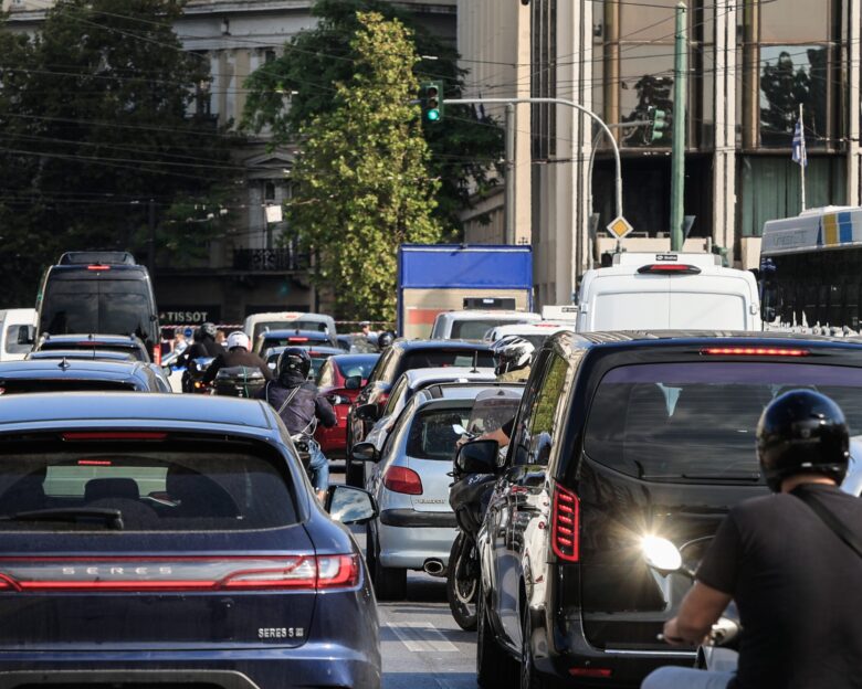 Κίνηση οχημάτων στο κέντρο της Αθήνας