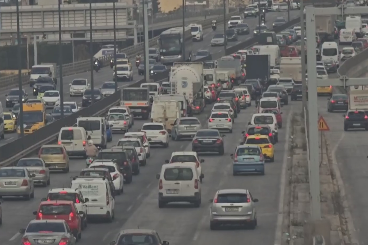 Κίνηση στους δρόμους: Ουρές χιλιομέτρων στον Κηφισό - Προβλήματα σε Κηφισίας και στο κέντρο της Αθήνας