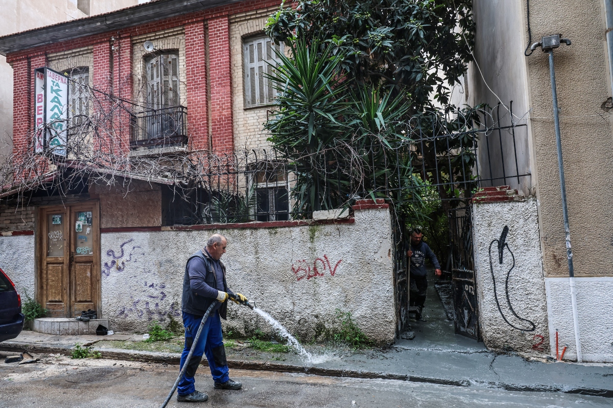 Τέλος στο μυστήριο με το «υγρό τσιμέντο» στην Κυψέλη: «Είναι μείγμα ειδικού αφρού με χώμα», εξηγεί η εταιρεία του Μετρό
