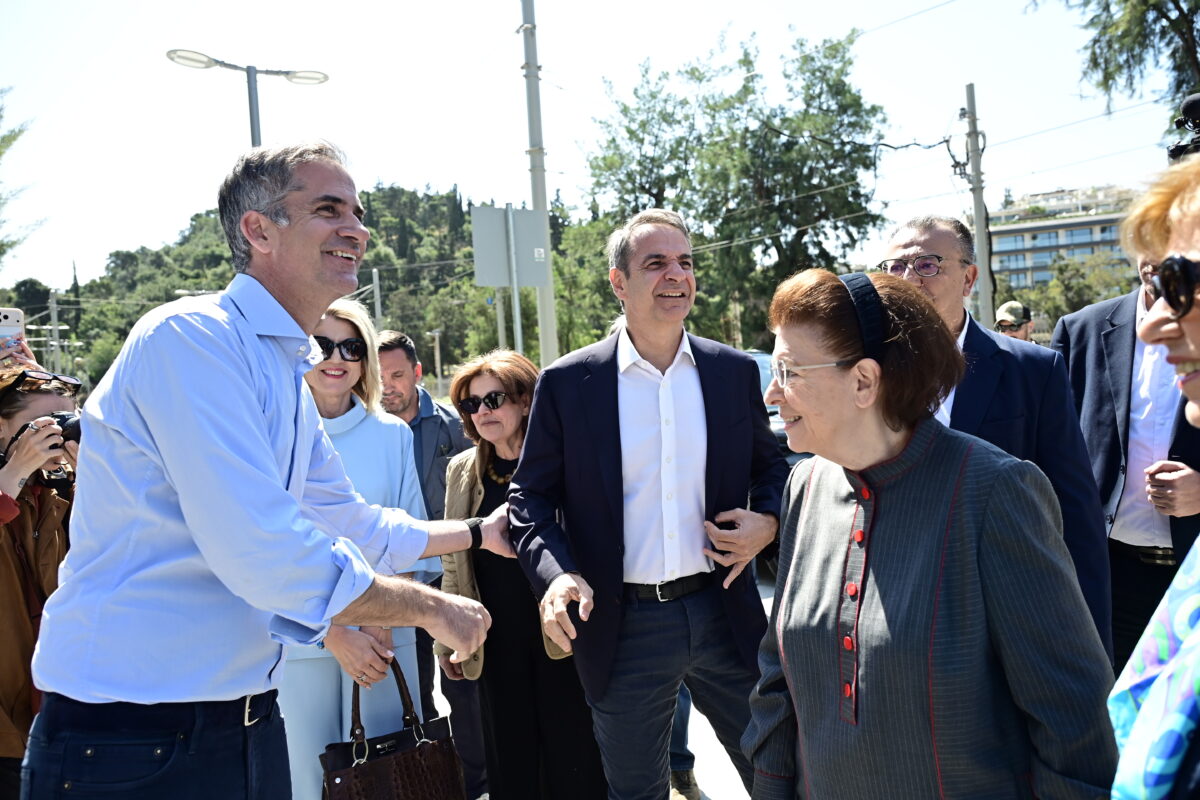 Ο Κυριάκος Μητσοτάκης στη Βασιλίσσης Όλγας μετά την ολοκλήρωση της ανάπλασης