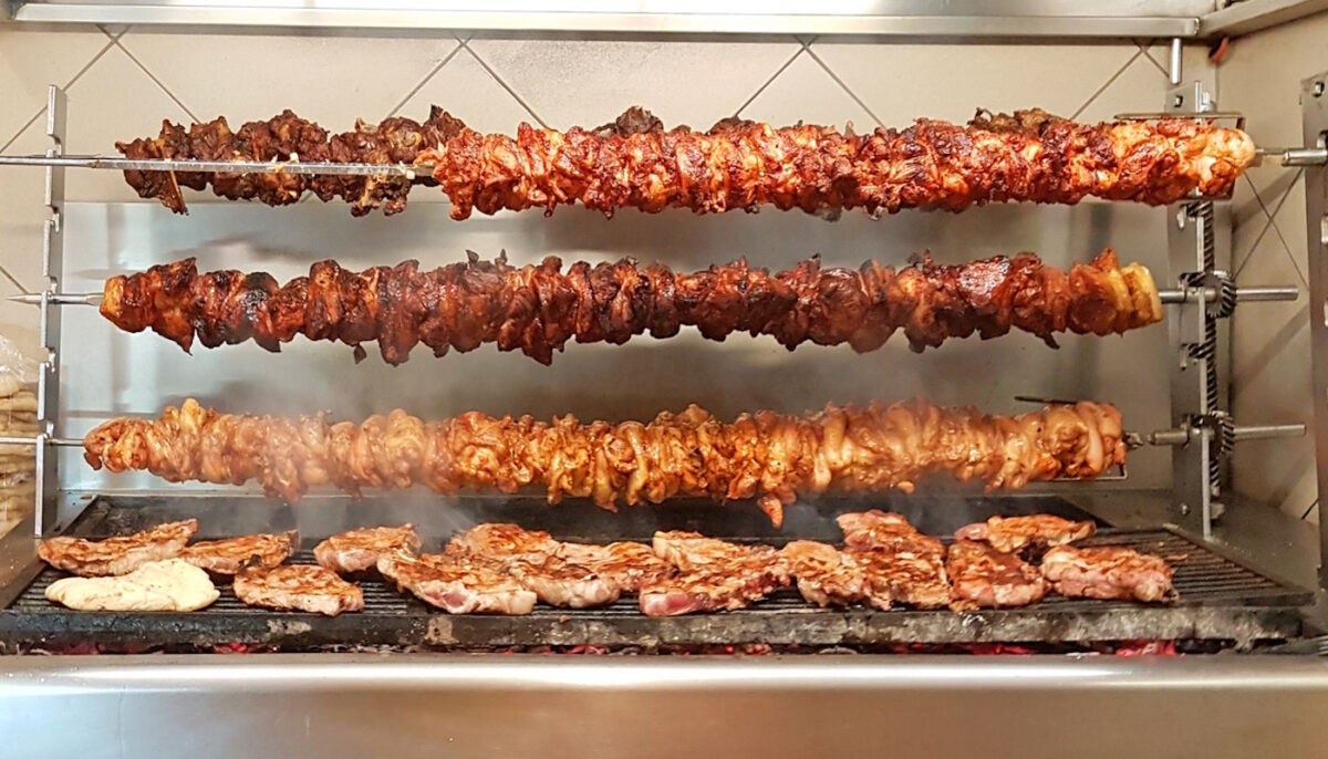 Το κοντοσούβλι στην 8η θέση της λίστας του Taste Atlas με τα καλύτερα παραδοσιακά φαγητά του κόσμου