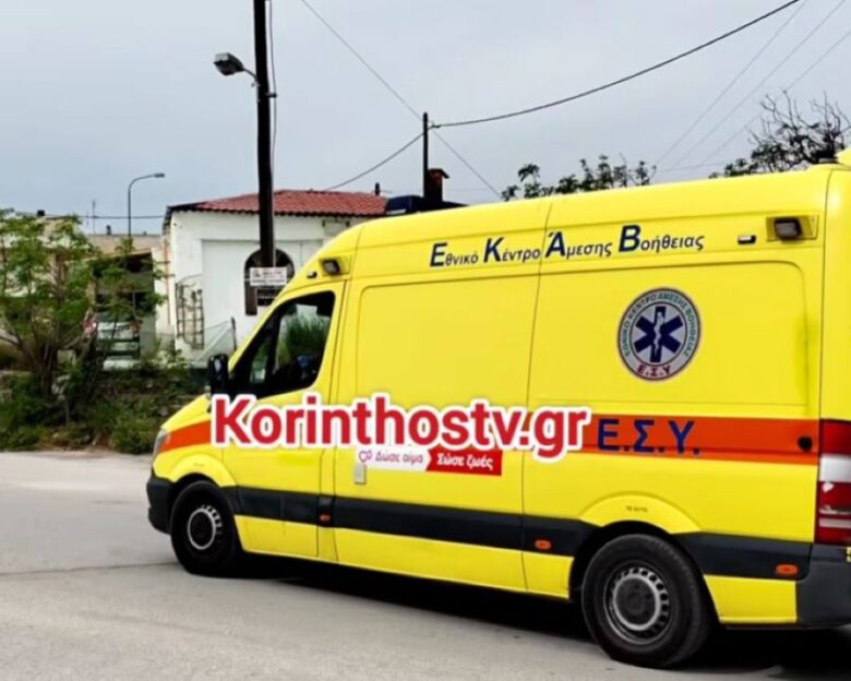 Το ασθενοφόρο που μετέφερε στη σορό της 17χρονης στην Κόρινθο