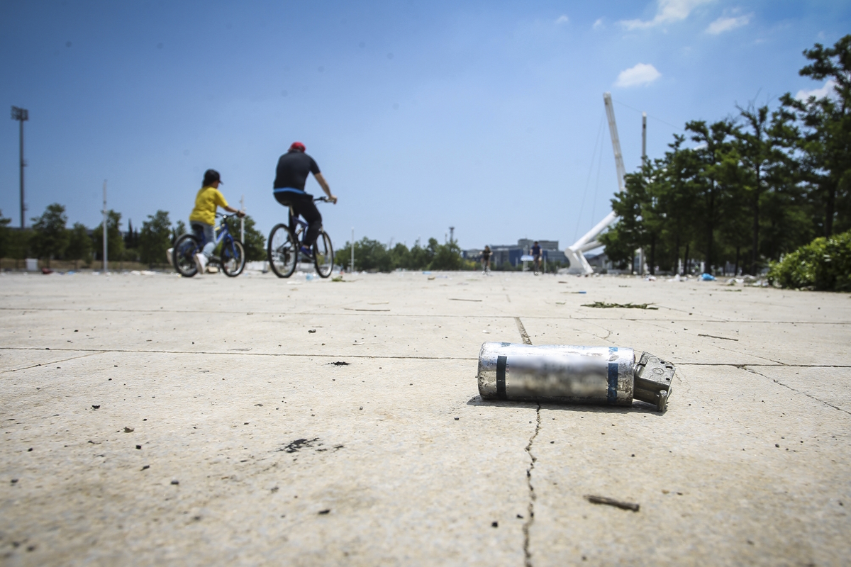 Μενίδι: «Υπήρχε μια αναμμένη κροτίδα και πήγε να βάλει επιπλέον μπαρούτι» αποκαλύπτει ο αδερφός του 14χρονου που τραυματίστηκε στο χέρι