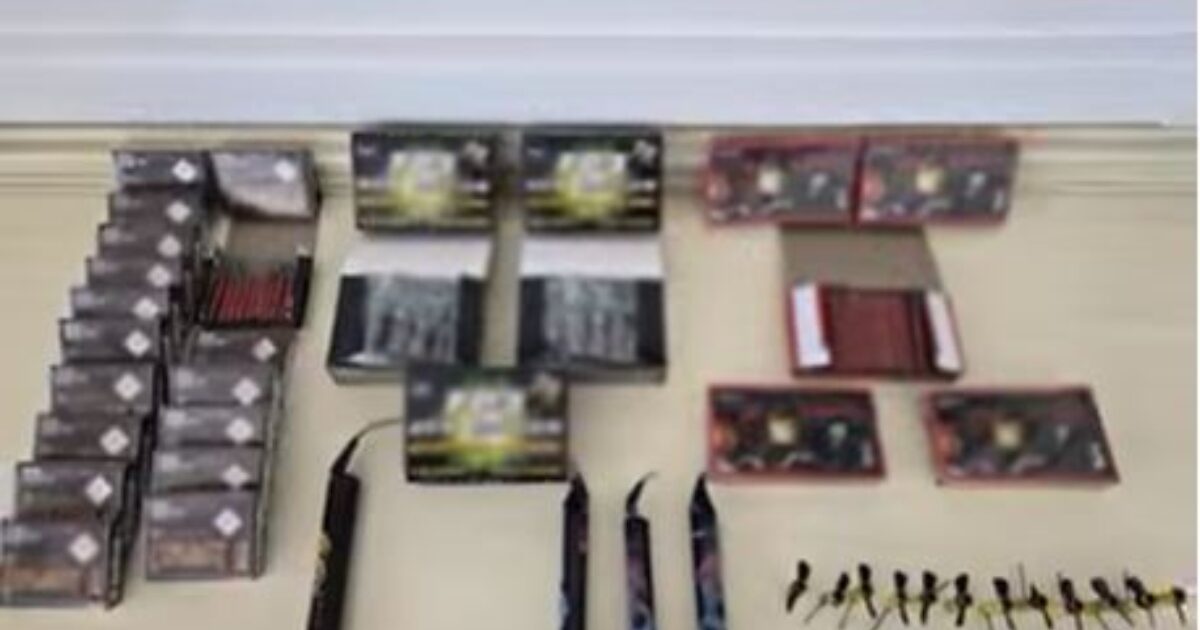 Η επιχείρηση της ΕΛΑΣ ξετρύπωσε πάνω από 90.000 κροτίδες και βεγγαλικά