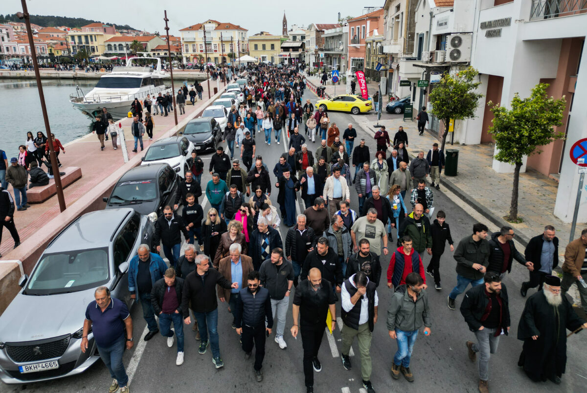 Μυτιλήνη: Σε αναβρασμό οι κτηνοτρόφοι - «Θα πίνουμε νερό και αίμα, να σταματήσουν οι σφαγές ολόκληρων κοπαδιών»