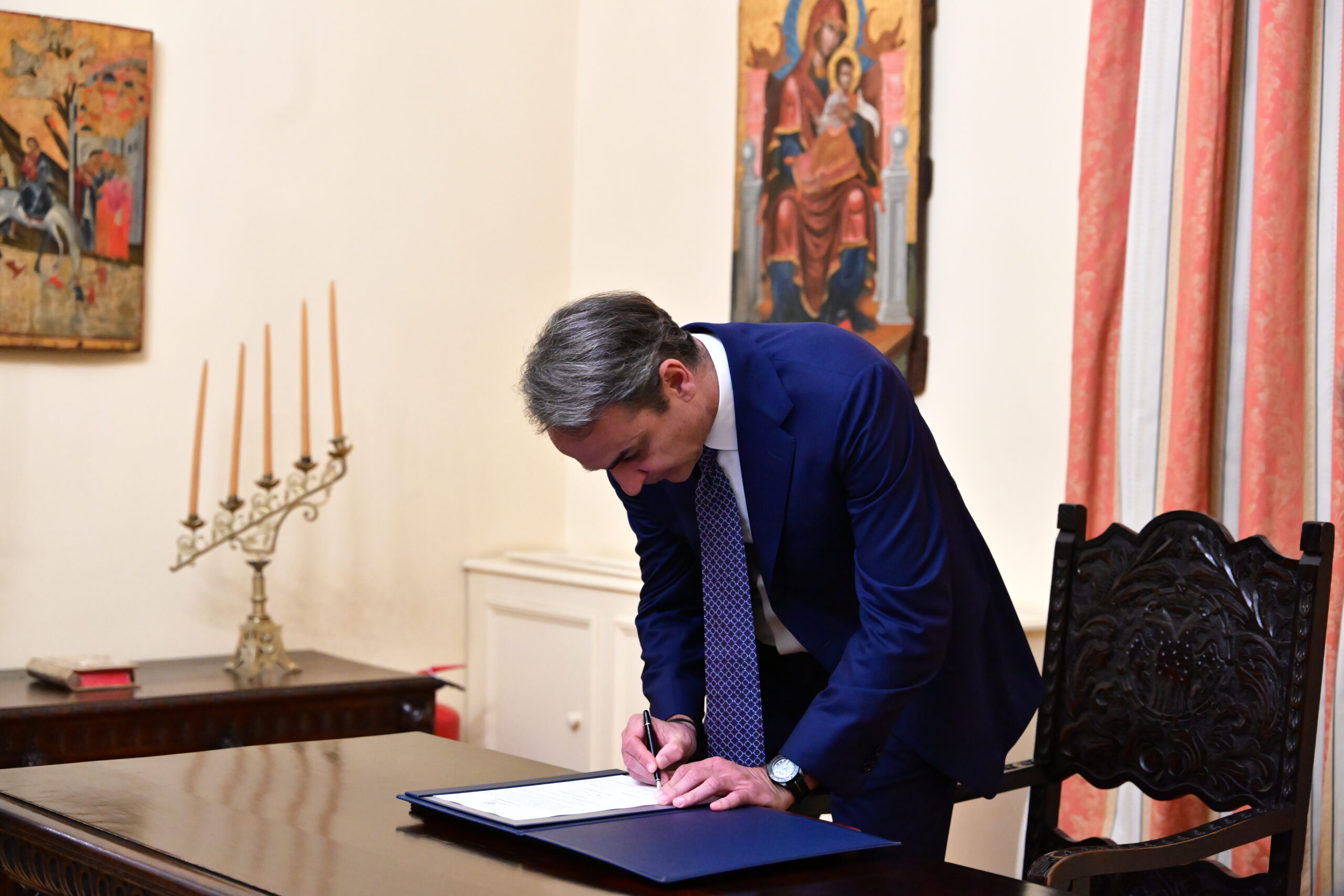 Oρκωμοσία του νέου Υφυπουργού Αγροτικής Ανάπτυξης και Τροφίμων Αθανάσιου Καββαδά, ενώπιον του Προέδρου της Δημοκρατίας Κωνσταντίνου Τασούλα και παρουσία του Πρωθυπουργού Κυριάκου Μητσοτάκη, στο Προεδρικό Μέγαρο, Τρίτη 21 Απριλίου 2026.  (ΤΑΤΙΑΝΑ ΜΠΟΛΑΡΗ