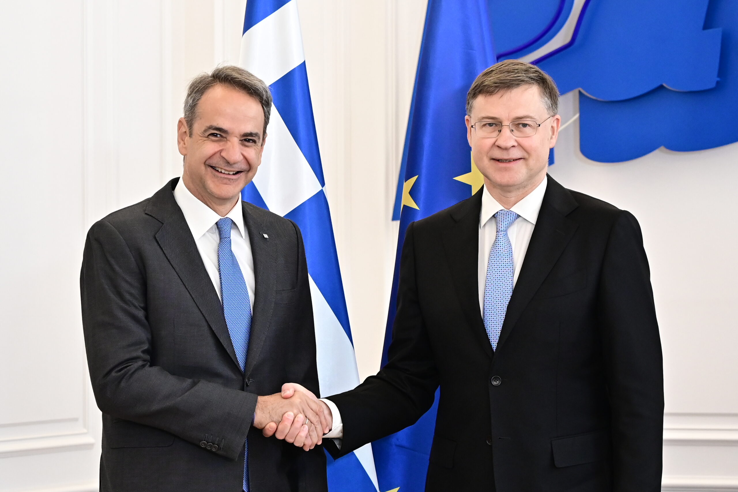 Συνάντηση του Πρωθυπουργού Κυριάκου Μητσοτάκη με τον Ευρωπαίο Επίτροπο Οικονομίας και Παραγωγικότητας, Εφαρμογής και Απλούστευσης Valdis Dombrovskis, στο Μέγαρο Μαξίμου, Πέμπτη 23 Απριλίου 2026.  (ΜΙΧΑΛΗΣ ΚΑΡΑΓΙΑΝΝΗΣ