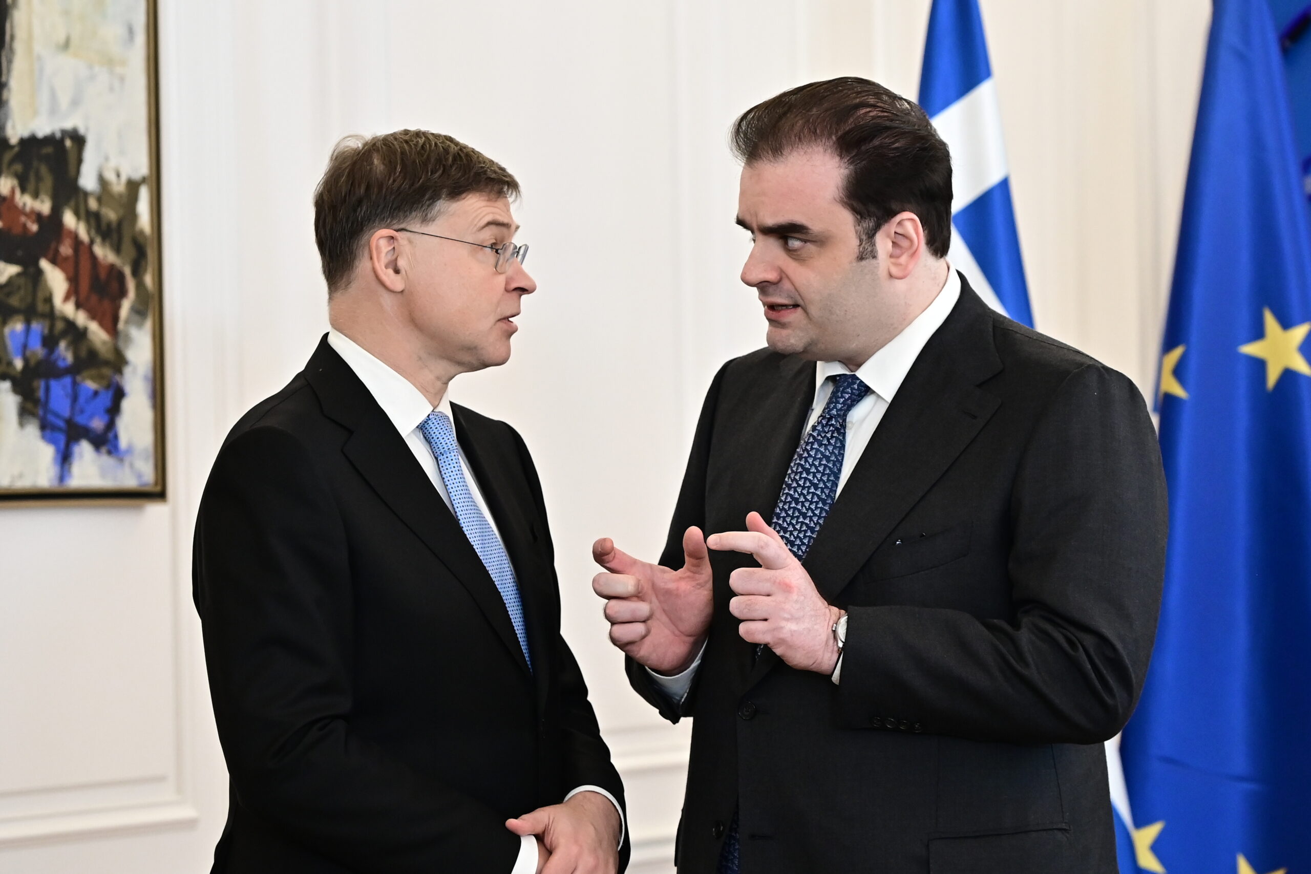 Συνάντηση του Πρωθυπουργού Κυριάκου Μητσοτάκη με τον Ευρωπαίο Επίτροπο Οικονομίας και Παραγωγικότητας, Εφαρμογής και Απλούστευσης Valdis Dombrovskis, στο Μέγαρο Μαξίμου, Πέμπτη 23 Απριλίου 2026.  (ΜΙΧΑΛΗΣ ΚΑΡΑΓΙΑΝΝΗΣ