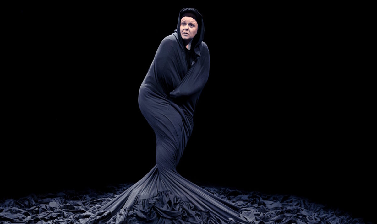 Η Κυρά της Ρω: Τρεις τελευταίες συλλεκτικές παραστάσεις στο θέατρο Φιλίπ για τον συγκλονιστικό μονόλογο