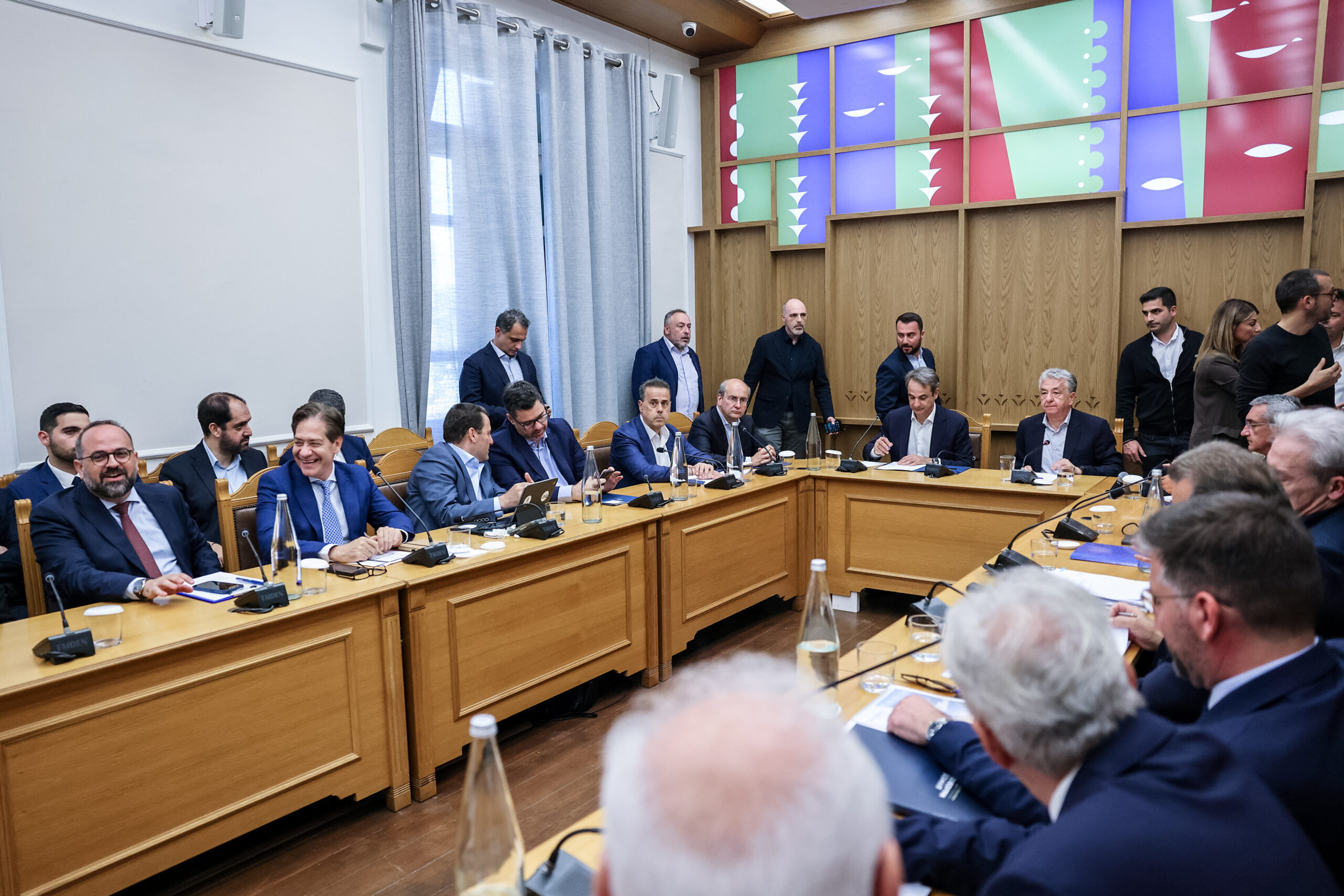 Σύσκεψη υπό την προεδρία του πρωθυπουργού Κυριάκου Μητσοτάκη με αντικείμενο τα μέτρα αντιμετώπισης της λειψυδρίας, στην έδρα της Περιφέρειας Κρήτης στο Ηράκλειο