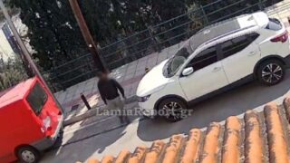 Κάμερα ασφαλείας κατέγραψε την εισβολή του διαρρήκτη στο σπίτι στη Λαμία