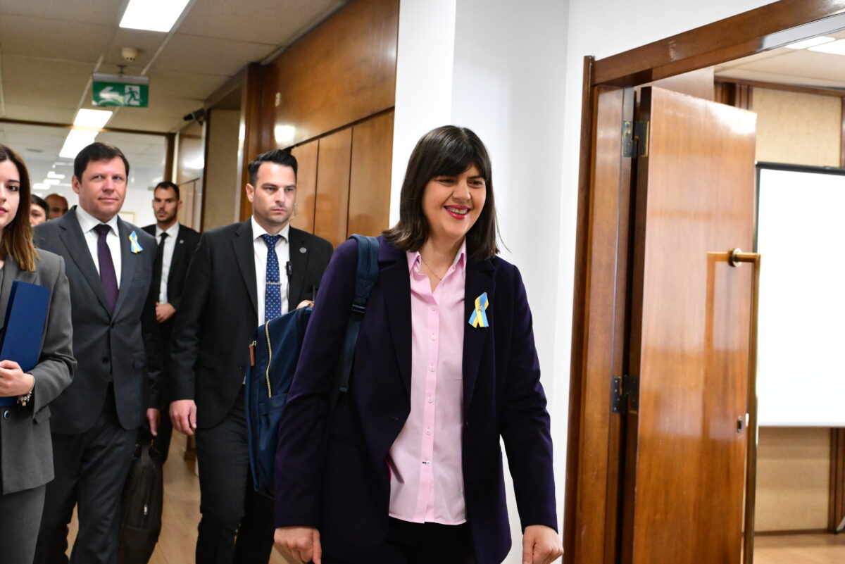 Λάουρα Κοβέσι και Γιώργος Φλωρίδης τα είπαν για μισή ώρα στο υπουργείο Δικαιοσύνης - Στο «τραπέζι» η ανανέωση θητείας των Ευρωεισαγγελέων