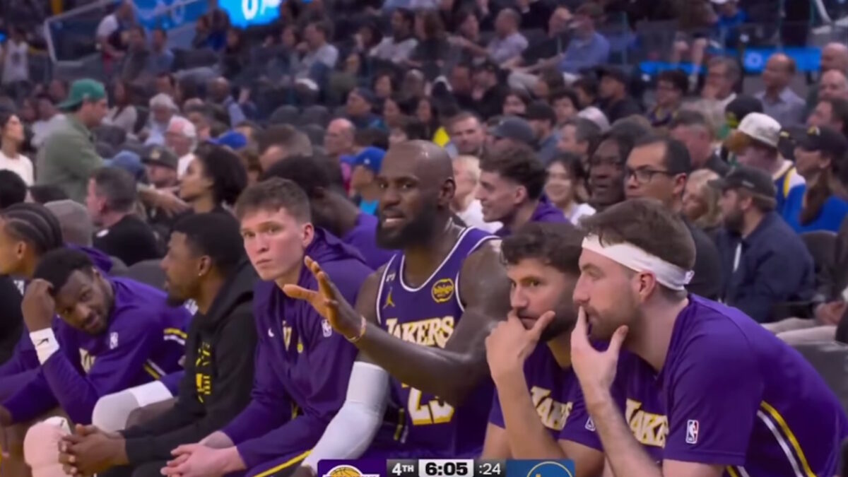 Ο Λεμπρόν Τζέιμς εκνευρίστηκε με οπαδό: «Πρέπει να ηρεμήσεις»