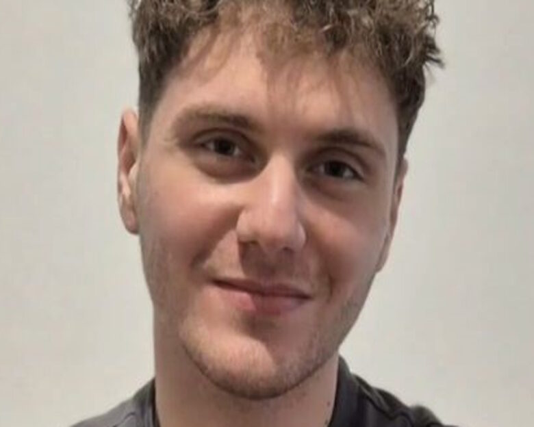 Μαθητής στη Λευκάδα πήγαινε για 6 χρόνια με καΐκι στο σχολείο του, κέρδισε υποτροφία